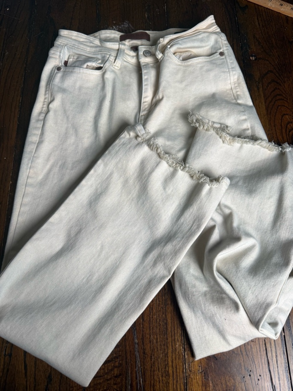 Judy Blue Cream Women's Cropped Raw-Hem Stretch Jeans 9/29